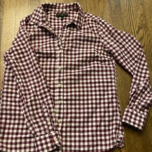 Women’s classic fit button down shirt